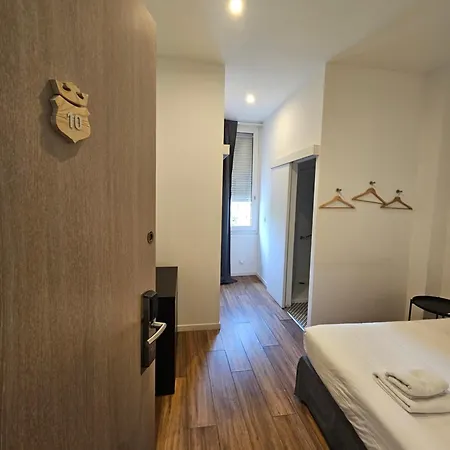 D'angleterre, 3* Salon-de-Provence