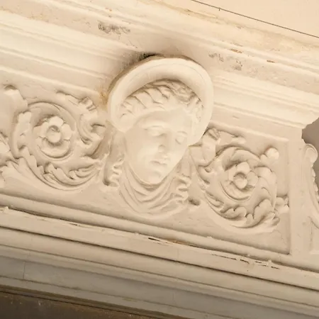 ホテル D'angleterre, サロン＝ド＝プロヴァンス