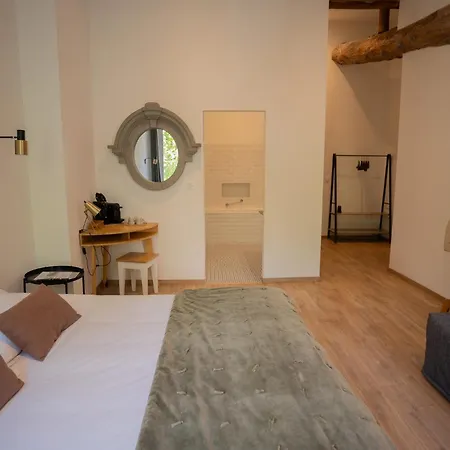 D'angleterre, 3* Σαλόν-ντε-Προβάνς